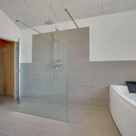 Bentine - 1-6km From The Sea By Interhome *